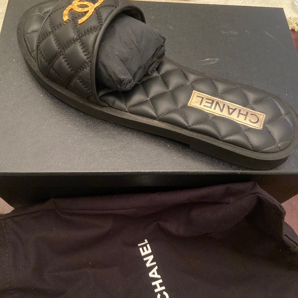 Chanel slides